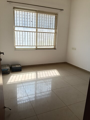 Room in 3 BHK Apartment at Kolte Patil Life Republic, Hinjewadi – for Rent