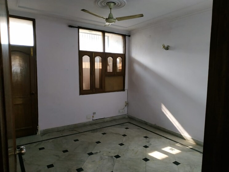 Room, kailash hills 1 Bedroom 132 Sq.Yd. Builder Floor In Kailash Hills Delhi 9510110