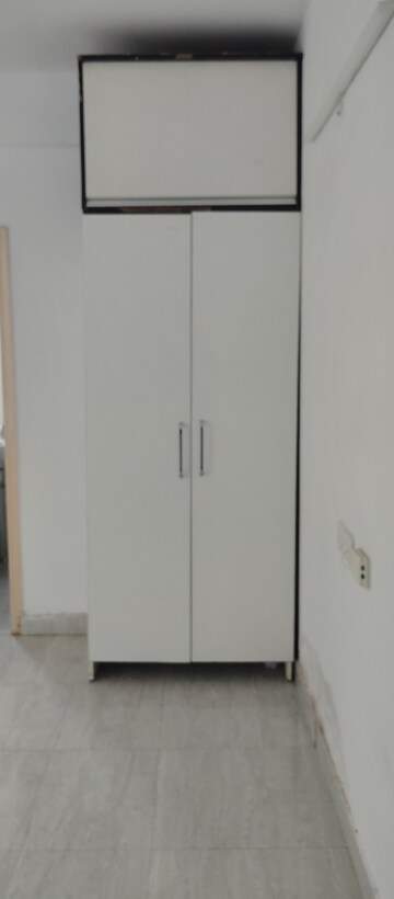 Furnished Amenities in 2 BHK Apartment at Signature Global Signum 107, Sector 107 – for Rent