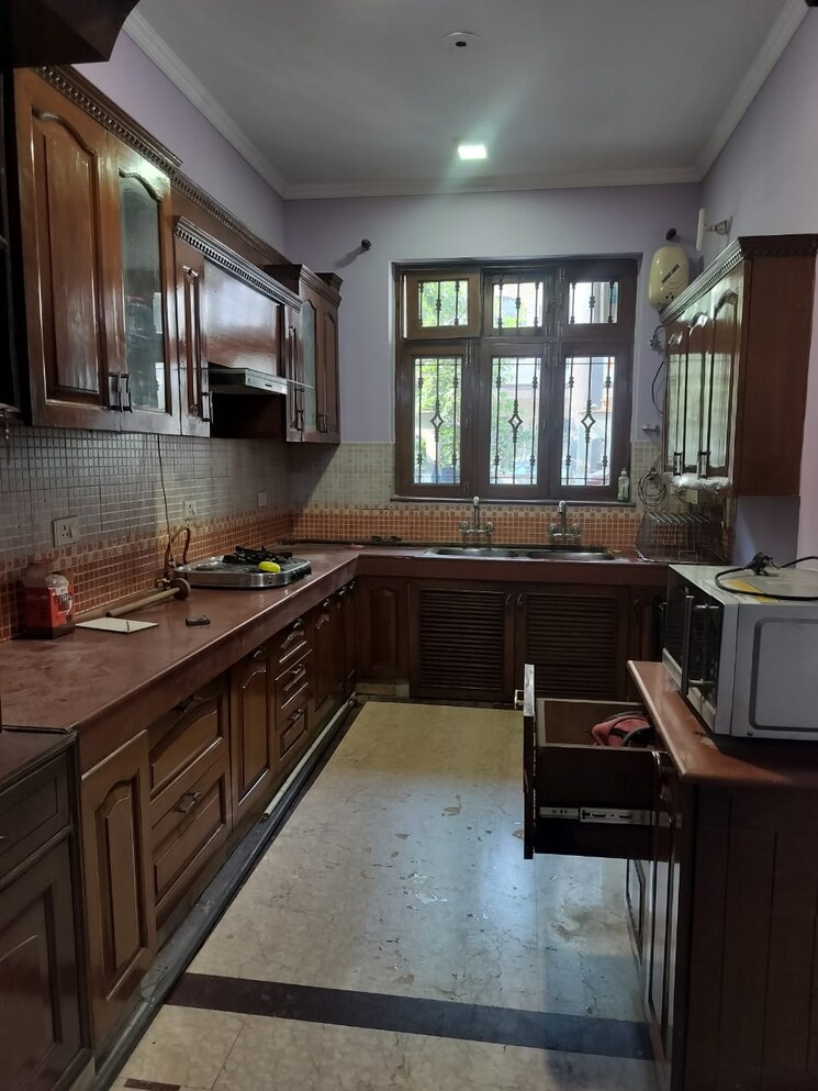 Kitchen, sector 9 3 Bedroom 263 Sq.Yd. Builder Floor In Sector 9 Gurgaon 9510159