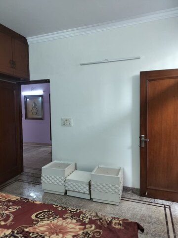 Room in 3 BHK Builder Floor at Sector 9 – for Rent