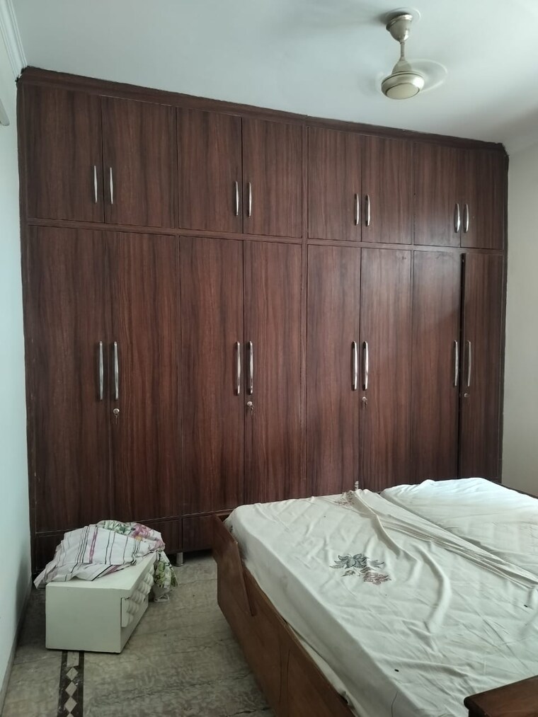 Bedroom, sector 9 3 Bedroom 263 Sq.Yd. Builder Floor In Sector 9 Gurgaon 9510159