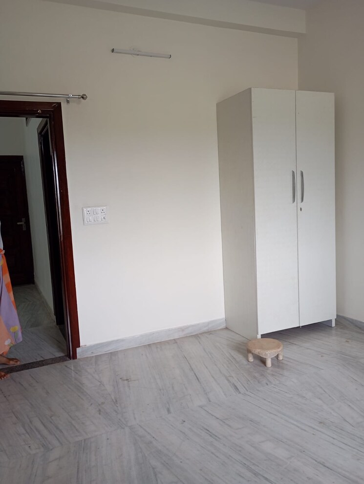 Room, sector 85 3 Bedroom 250 Sq.Yd. Builder Floor In Sector 85 Faridabad 9510246