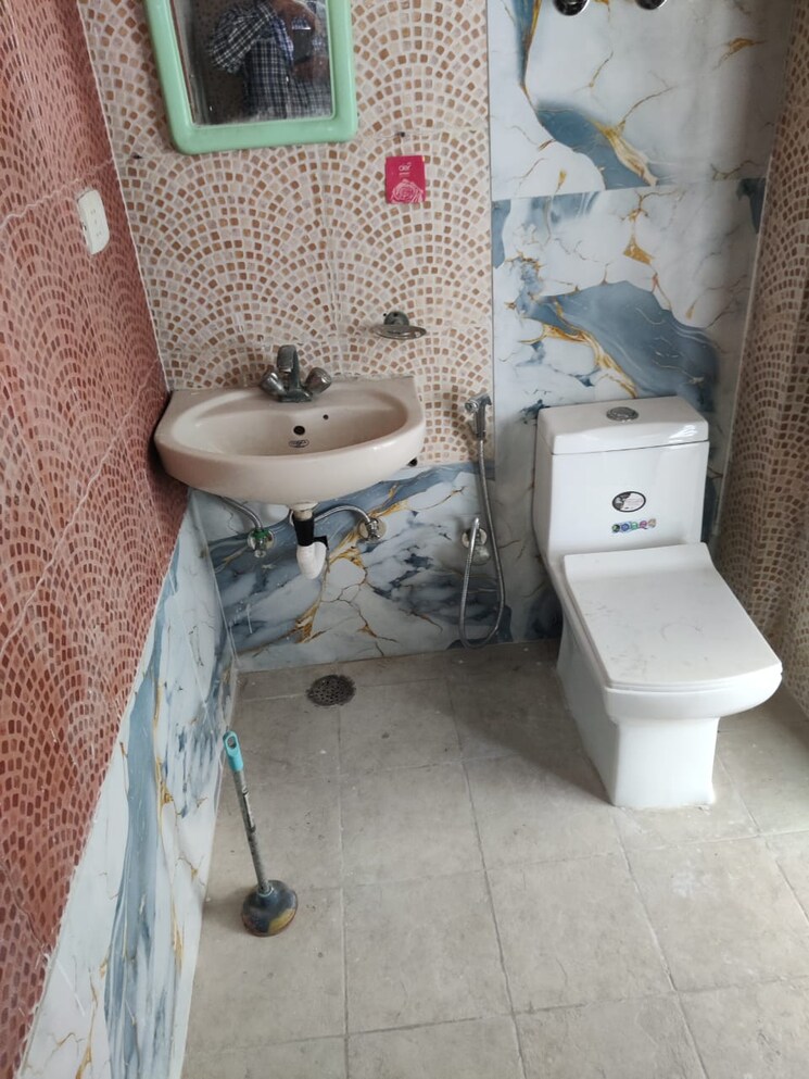 Bathroom, sector 23 2 Bedroom 1398 Sq.Ft. Builder Floor In Sector 23 Gurgaon 9510438