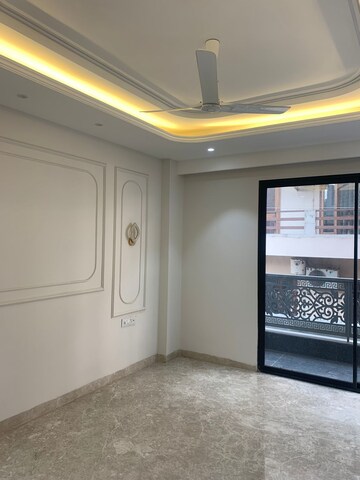 Room in 3 BHK Builder Floor at Empire Floors, Sector 57 – for Sale