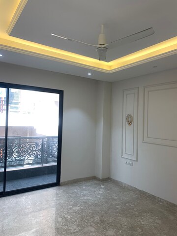 Room in 3 BHK Builder Floor at Empire Floors, Sector 57 – for Sale
