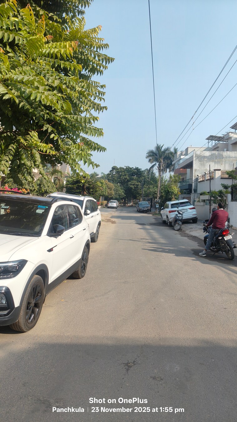  Parking, sector 15 4 Bedroom 358 Sq.Yd. Independent House In Sector 15 Panchkula 9510239