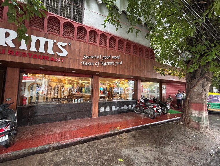 Exterior View, hazratganj Commercial Showroom 6000 Sq.Ft. In Hazratganj Lucknow 9510247