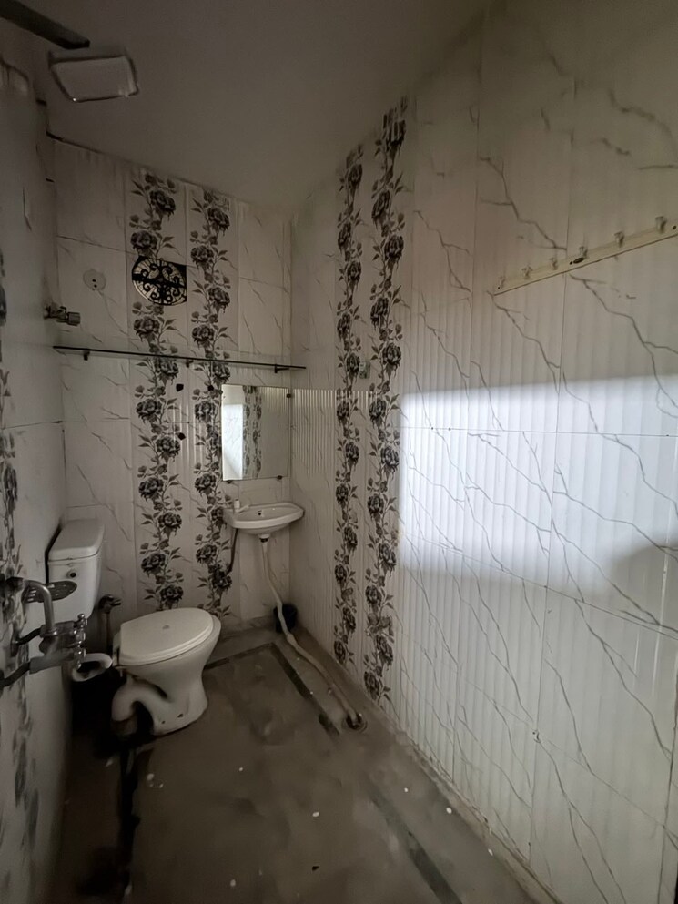 Bathroom, chattarpur 3 Bedroom 1150 Sq.Ft. Builder Floor In Chattarpur Delhi 9510298