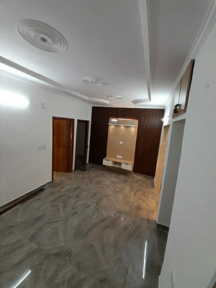 Room, rohini sector 10 2 Bedroom 650 Sq.Ft. Builder Floor In Rohini Sector 10 Delhi 9510328
