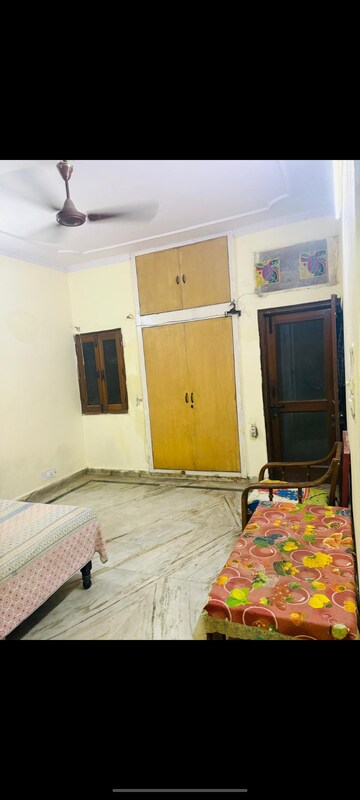 Bedroom in 1 RK Builder Floor at Parsvnath Plaza 27, Sector 27 – for Rent