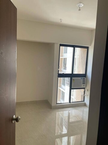 Room in 2 BHK Apartment at Lodha Crown Quality Homes, Majiwada – for Rent