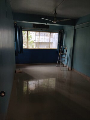 Room in 2 BHK Apartment at Malini Apartment, Andheri East – for Rent