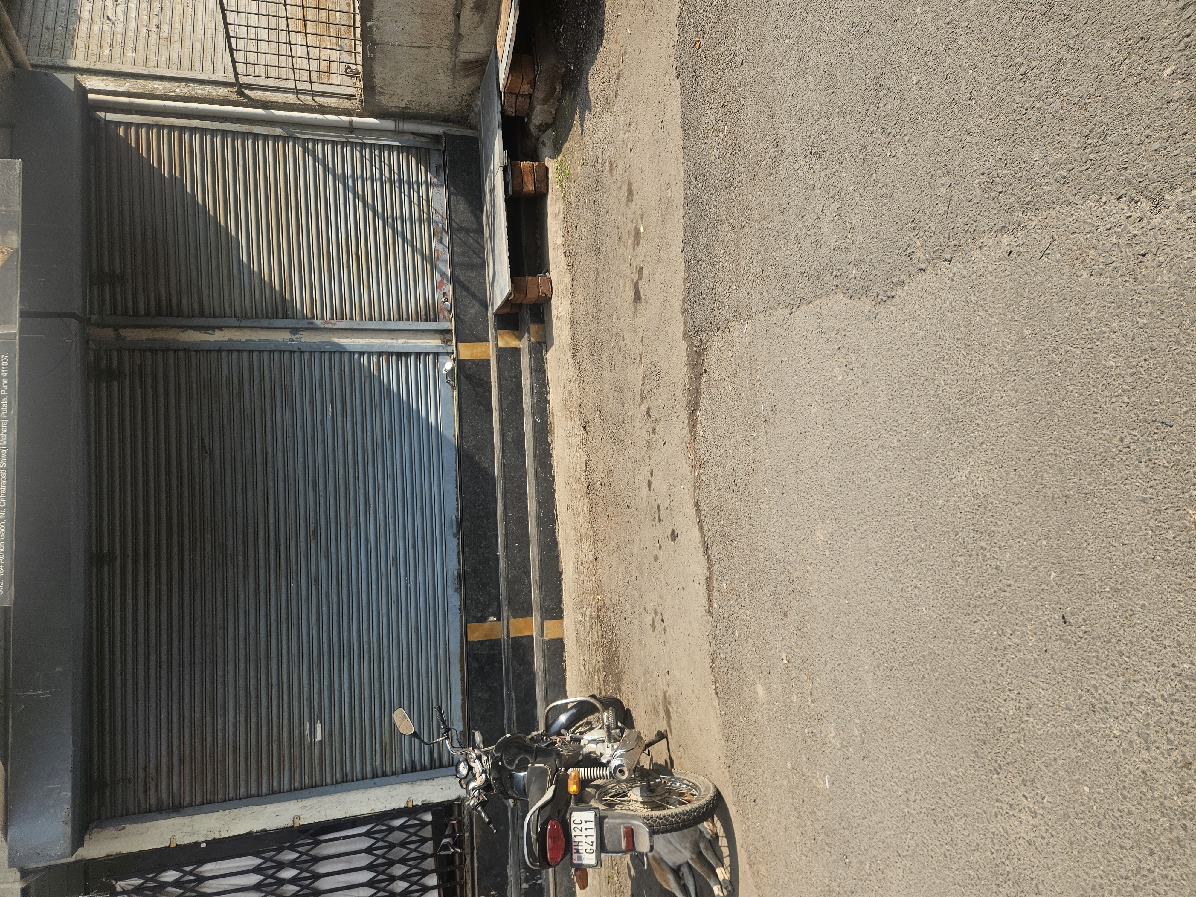 Retail Shop For Rent in J M Road