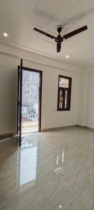 1 BHK Builder Floor For Rent in Chattarpur