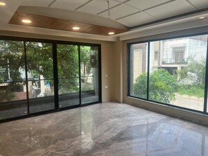 Room in 4 BHK Builder Floor at Golf Course Road – for Sale