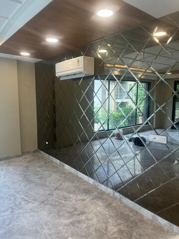 Room in 4 BHK Builder Floor at Golf Course Road – for Sale