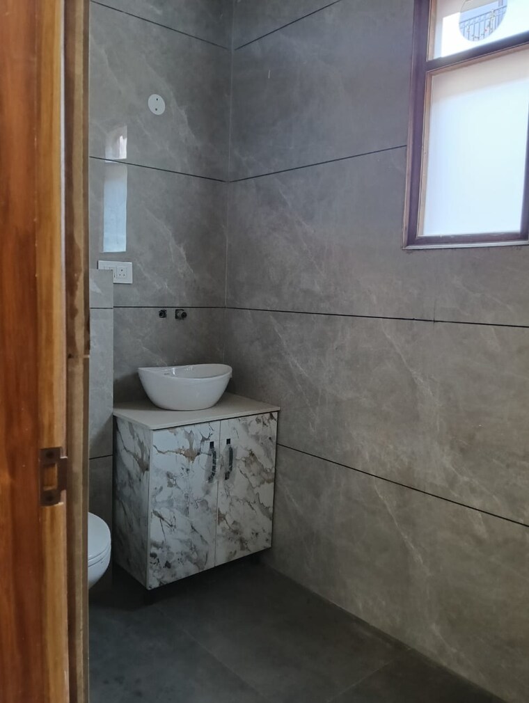 Bathroom, pir machalla 3 Bedroom 1200 Sq.Ft. Apartment In Pir Machalla Zirakpur 9510733