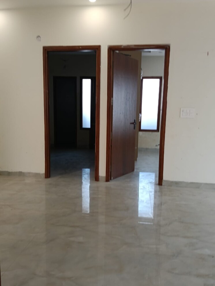 Room, pir machalla 3 Bedroom 1200 Sq.Ft. Apartment In Pir Machalla Zirakpur 9510733