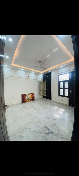 Room in 3 BHK Builder Floor at SPL Homes 5, Sector 46 – for Rent