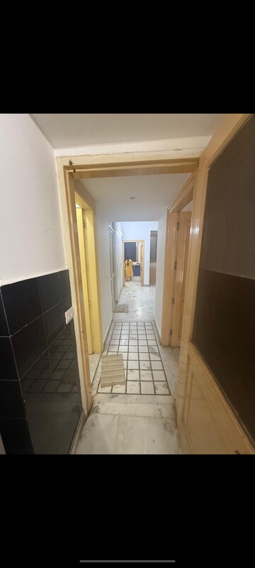 Building Lobby in 3 BHK Builder Floor at SPL Homes 5, Sector 46 – for Rent