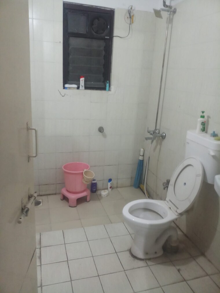 Bathroom, viman nagar 2 Bedroom 950 Sq.Ft. Apartment In Viman Nagar Pune 9510756