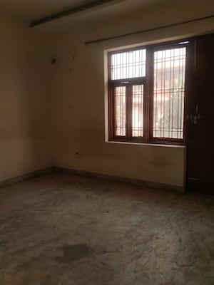 Room in 2 BHK Builder Floor at Ashoka Enclave 3, Sector 35 – for Rent