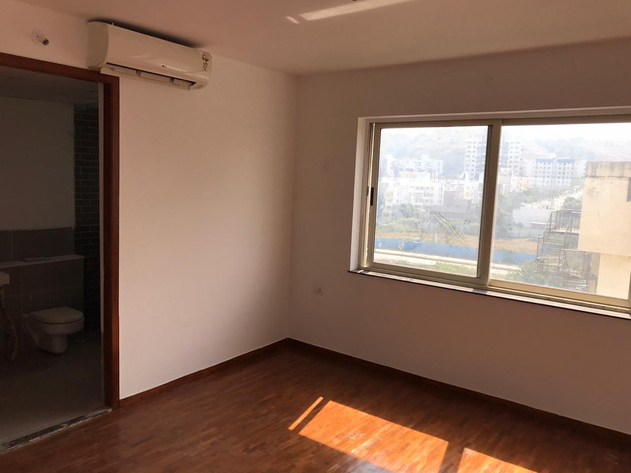 2 BHK + Servant Room Apartment For Rent in Pride Valencia