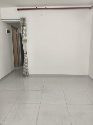 Room in 2 BHK Apartment at Lodha Panacea 1, Dombivli East – for Rent