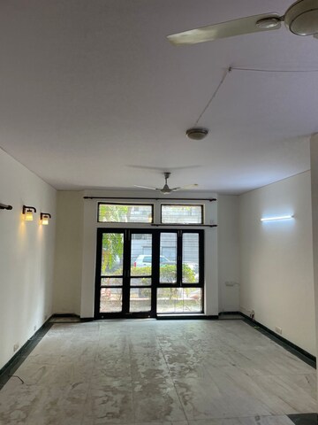 Room in 3 BHK Villa at Unitech Deerwood Chase, Nirvana Country – for Rent