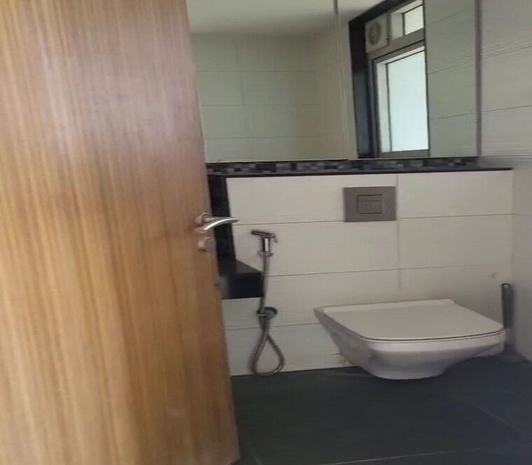Bathroom, lodha-venezia 3 Bedroom 1100 Sq.Ft. Apartment In Parel Mumbai 9510795