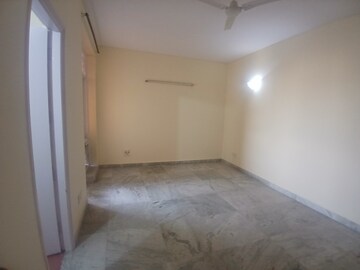 Room in 4 BHK Apartment at Ardee City The Residency, Sector 52 – for Rent