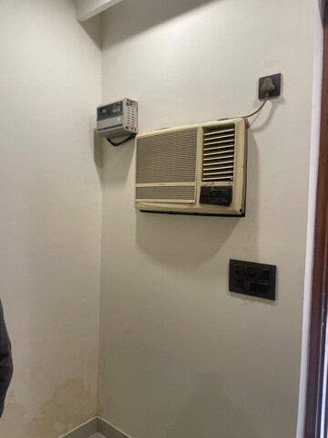 Furnished Amenities in 3 BHK Builder Floor at Subhash Nagar – for Rent