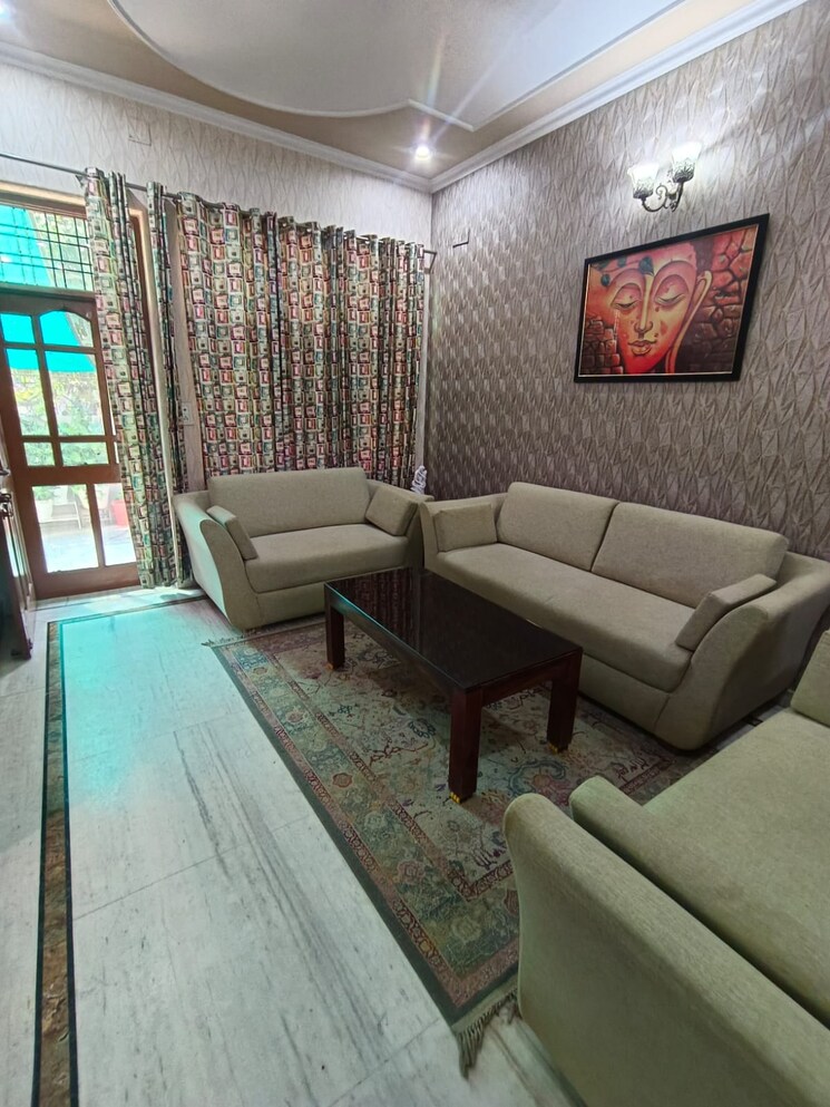 Living Room, sector 5 3 Bedroom 500 Sq.Yd. Independent House In Sector 5 Gurgaon 9510930