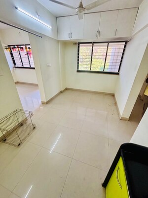 Team Area in 2 BHK Apartment at Kothrud – for Rent