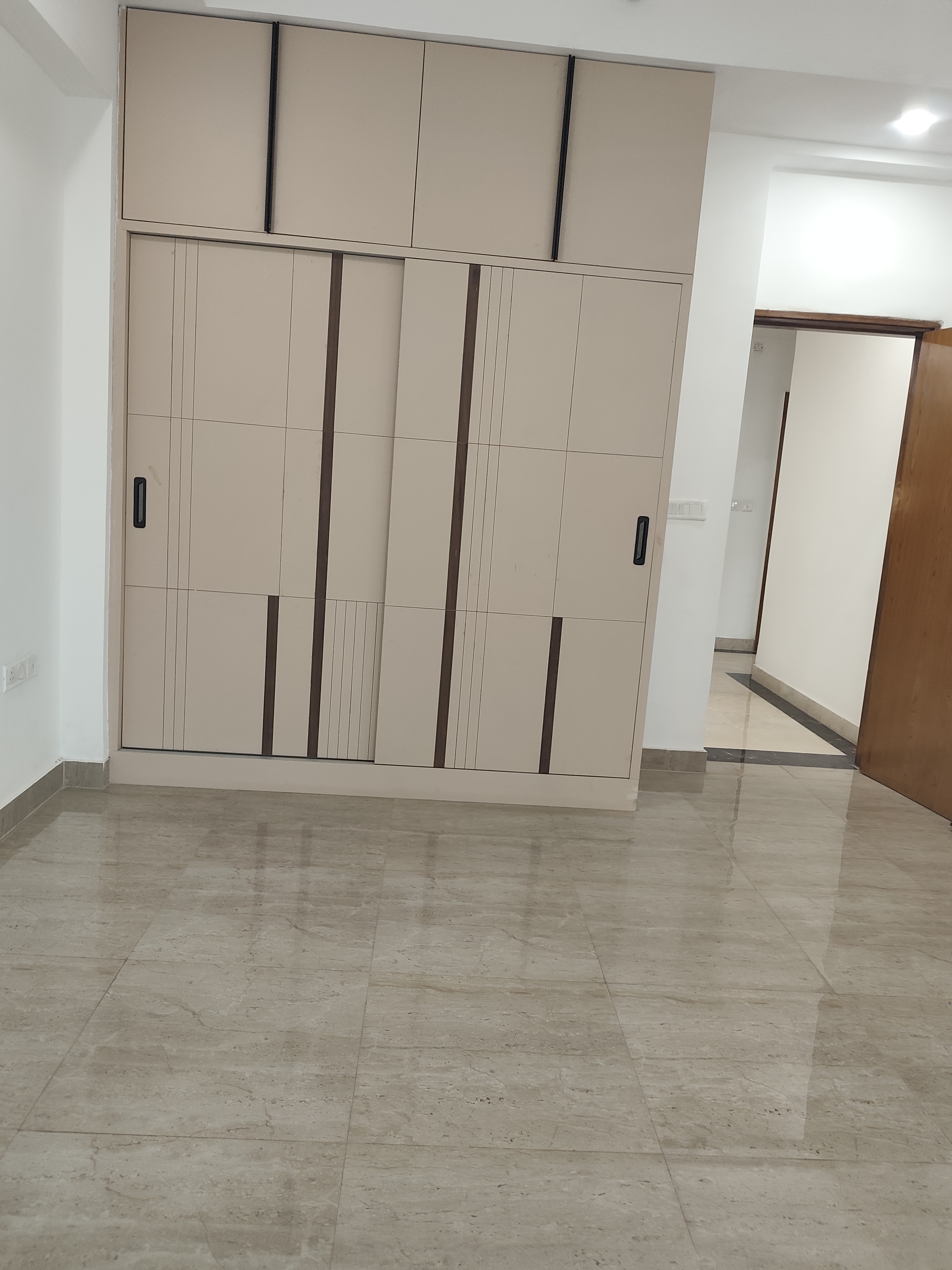 3 BHK + Servant Room Apartment For Rent in Supertech ORB