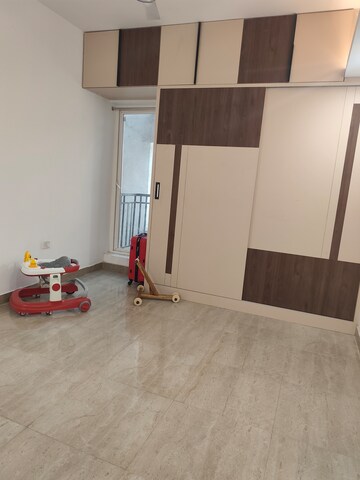 Room in 3 BHK Apartment at Supertech ORB, Sector 74 – for Rent