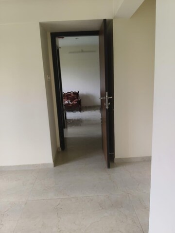 Room in 1.5 BHK Apartment at Dosti West County, Balkum Pada – for Rent