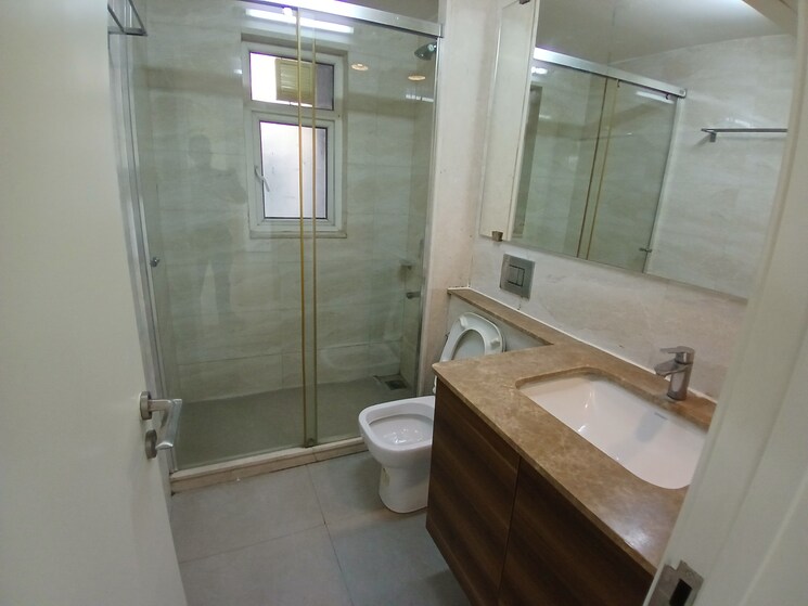 Bathroom, dlf-park-place 3 Bedroom 1989 Sq.Ft. Apartment In Sector 54 Gurgaon 9511235