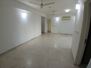 Room in 3 BHK Apartment at DLF Park Place, Sector 54 – for Rent