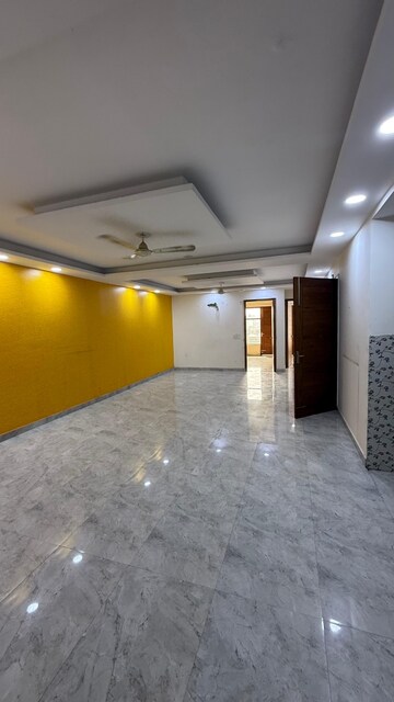 Living Room in 4 BHK Builder Floor at Green Fields Colony – for Rent