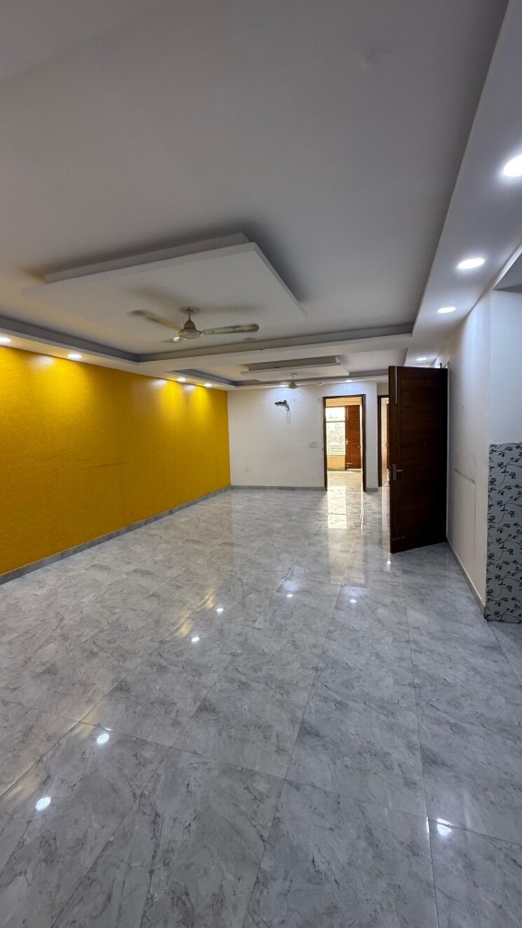 Living Room, green fields colony 4 Bedroom 350 Sq.Yd. Builder Floor In Green Fields Colony Faridabad 9511197