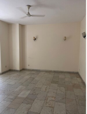 Room in 3 BHK Villa at Ansal Oriental Villa, Sushant Lok Iii – for Rent