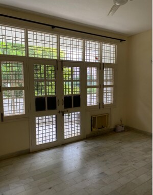 Room in 3 BHK Villa at Ansal Oriental Villa, Sushant Lok Iii – for Rent