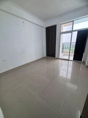 Room in 2.5 BHK Apartment at Nirala Aspire, Sector 16 Greater Noida – for Sale