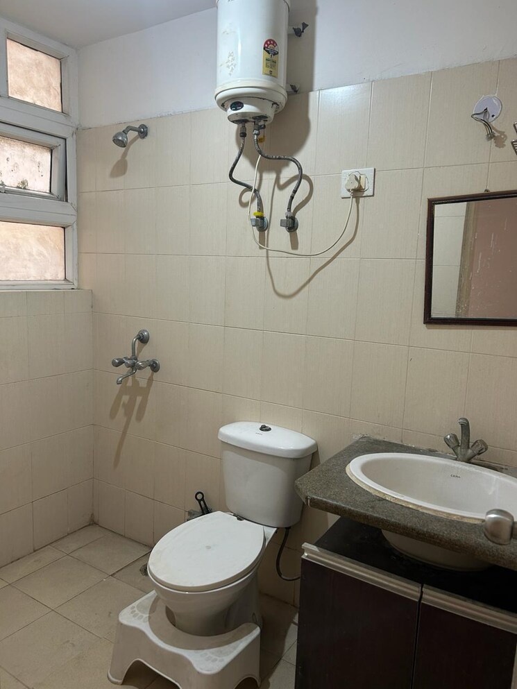 Bathroom, klj-platinum-heights 3 Bedroom 829 Sq.Ft. Apartment In Sector 77 Faridabad 9511217