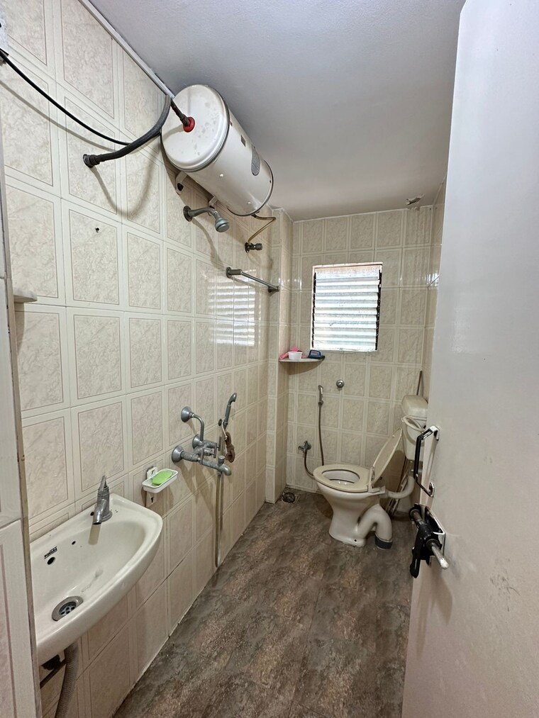 Bathroom, kothrud 2 Bedroom 960 Sq.Ft. Apartment In Kothrud Pune 9511269