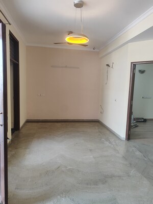Room in 2.5 BHK Villa at RWA Apartments Sector 52, Sector 52 – for Rent