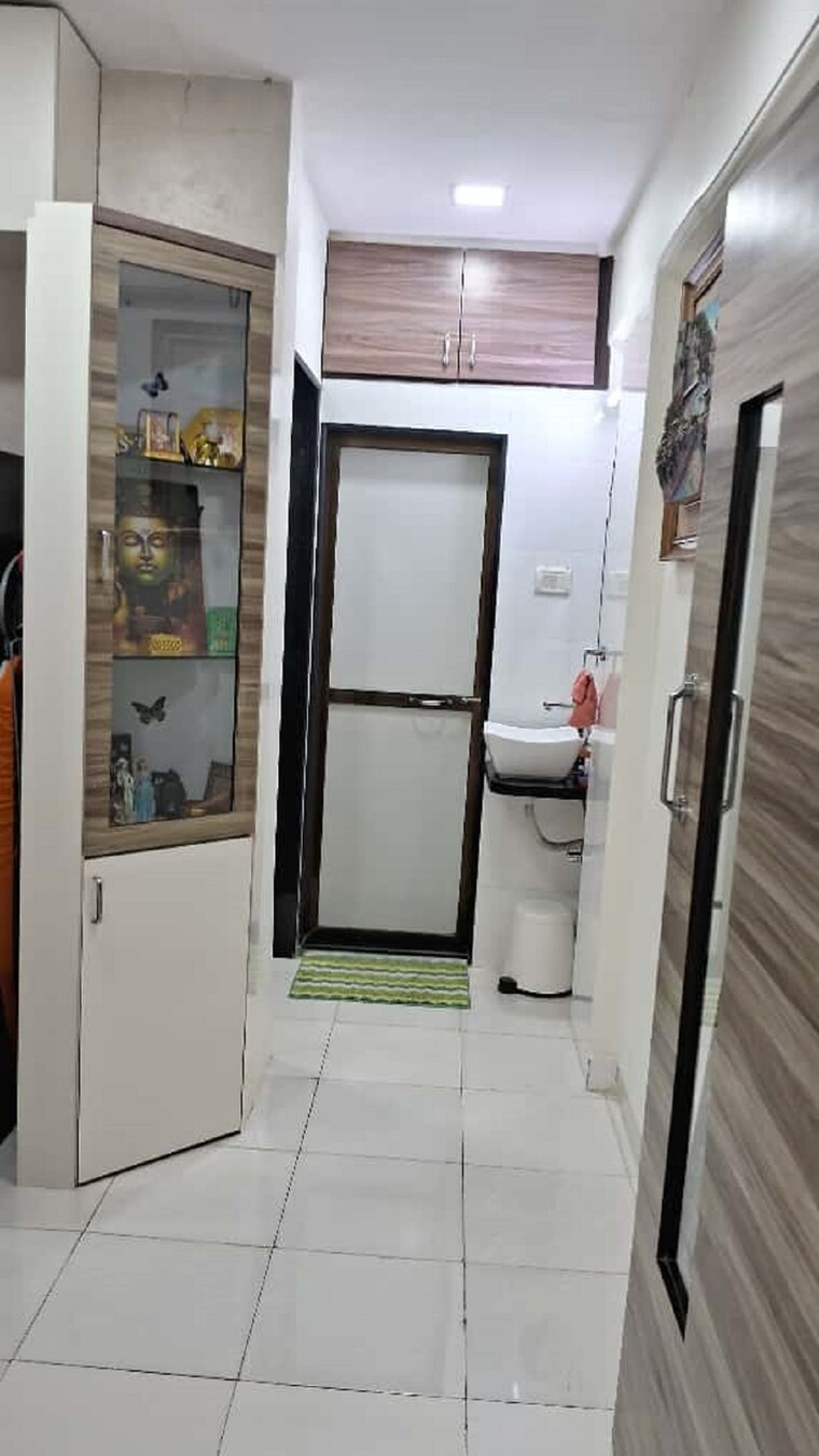 Bathroom, bandra west 3 Bedroom 1100 Sq.Ft. Apartment In Bandra West Mumbai 9509420