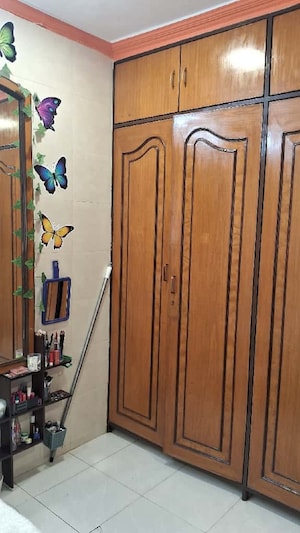 Furnished Amenities in 3 BHK Apartment at Bandra West – for Rent